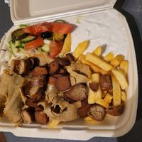 Vegan Mixteller with vegan Tzatziki at Allush in Recklinghausen