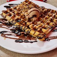 Ich hatte die Spezialwaffel. Sehr lecker at Vollmer's Eiscafe in Duisburg