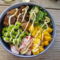 Pokebowl at Paal 9 in Den Hoorn Texel
