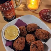 Vegan red bieterballen with mustard at Paal 9 in Den Hoorn Texel