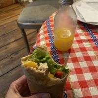 Couscous, tofu, hummus, peppers, peach and salad wrap with a Passionfruit Lemonaid for lunch 💛 at Nasch in Hamburg