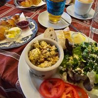 Rührtofu und süßes Croissant at Nasch in Hamburg