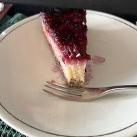 Waldbeeren Käsekuchen  at Nasch in Hamburg