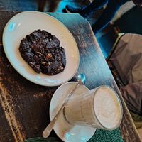Cookie and chai latte at Nasch in Hamburg