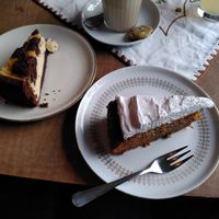 Zupfkuchen and carrot cake at Nasch in Hamburg