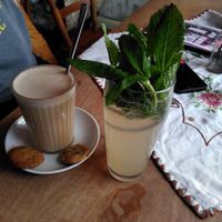 Cai latte and homemade lemonade at Nasch in Hamburg