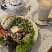 Rührtofu und Chai Latte  at Nasch in Hamburg