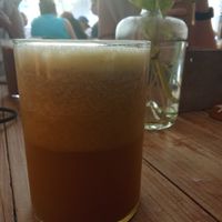 Zumo de naranja,pera,albahaca y jengibre sin pajita 🤤 at AbonaVida in Madrid