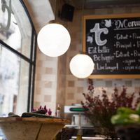 windows at the entrance at Teresa Carles Cocina Vegetariana in Barcelona