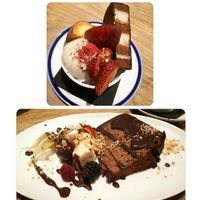 vanillaicream and bananachoccake at Teresa Carles Cocina Vegetariana in Barcelona