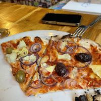 Marinated olives, artichoke, red onion, fresh hot chilis   at Pizza Bande in Hamburg
