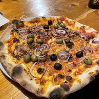 Vegan tuna, olives, red onion  at Pizza Bande in Hamburg