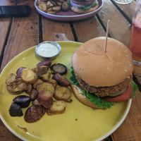 Crispy coliflor burger at El Jardín de Jazmín in Lima