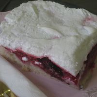 Fruity meringue slice at NomNom Vegan Bakery in Vienna