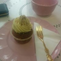 gingerbread cupcake at NomNom Vegan Bakery in Vienna