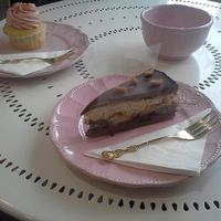 Berry cupcake and Snickers cake at NomNom Vegan Bakery in Vienna