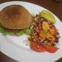 Burger avec ananas at Mishqui Quinde Sweet Hummingbird in Mindo