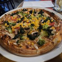 Pizza mit Gemüse at Debakel in Hannover