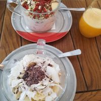 Granola:
Above: apple/goji
Bellow: banana/coconut at Naspolya Nassolda in Budapest