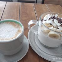 Almond cappuccino & banana granola at Naspolya Nassolda in Budapest