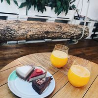 3 raw cakes and fresh orange juice at Naspolya Nassolda in Budapest