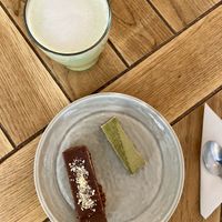 Matcha cake and raw chocolate 🌱 at Naspolya Nassolda in Budapest