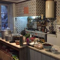 The kitchen at Res da Rua in Porto