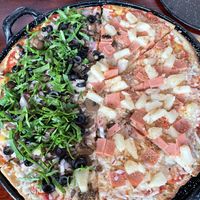 Veggie lover y hawaiana   at U.to.pi.a in Mexico City