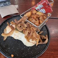 Hot dog sencillo con papas   at U.to.pi.a in Mexico City