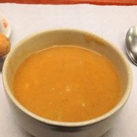 Veggie soup + bread at Salpicos Verdes in Porto