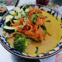 Rice and curry bowl at Le Botaniste in Ghent