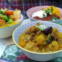 Full therapy with Vegetable Tajine, Spicy chili sin carne and Tebetan Mama at Le Botaniste in Ghent