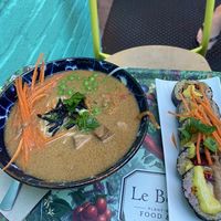 Magic miso soup en veggie sushi roll  at Le Botaniste in Ghent