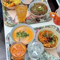 Different small bowls for trying everything at Le Botaniste in Ghent