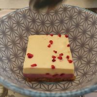 Raspberry-passion fruit raw cake at Le Botaniste in Ghent