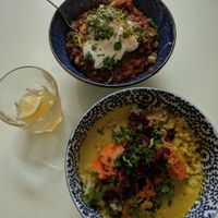 Thai curry bowl and chili at Le Botaniste in Ghent