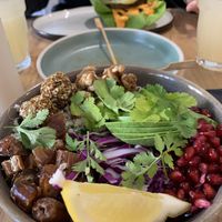 Falafel Bowl, vegan Burger at simpleRAW in Copenhagen