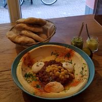 Classic hummus with matbuha at De Hummus House - Sint Antoniesbreestraat in Amsterdam