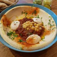 Classic hummus with matbuha at De Hummus House - Sint Antoniesbreestraat in Amsterdam