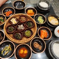 Main course at SanChon Korean Temple Cooking - 산촌 사찰음식전문점 in Seoul