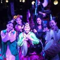 picture with dancers at SanChon Korean Temple Cooking - 산촌 사찰음식전문점 in Seoul