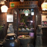 Restaurant entrance at SanChon Korean Temple Cooking - 산촌 사찰음식전문점 in Seoul