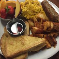 Breakfast place with subbed French toast at D-Beatstro in Toronto