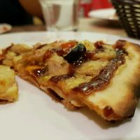 What was left after a few minutes later. need we say more? the thin crust is just right for the amount of toppings i would say. not too shabby. at Brownice Italian Bistro in East Singapore