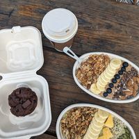 PB and chocolate muffin, mocha latte, energizer bowl with blueberries, and green bowl (all vegan!!) at Finn's Island Style Grub in Panama City Beach