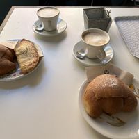 Brioche al pistacchio, Sfogliatina alle mele, cappuccino di soia ( avevano anche avena, mandorla, riso ecc)   at Fram Cafe in Bologna