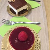 chocolate cheesecake and raspberry dessert at O'Vita in Parma
