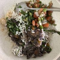 Primeira vez prova do a feijoada. Pedi 2 porções que vão render 4 e ainda vem completinha com gosto de comida caseira. Nota 10.  at Donna Laura Doces e Salgados in Porto Alegre