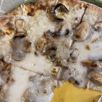 Pizza Tartufata ai funghi   at Felice Ristorante Pizzeria in Lucca