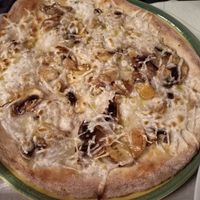 Pizza tartufata at Felice Ristorante Pizzeria in Lucca
